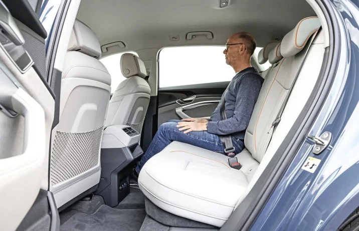 Prezentacja ilości miejsca w drugim rzędzie z pomocą modela